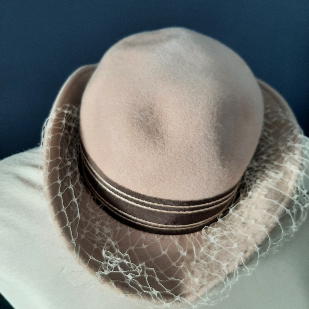 Vintage tags on jaqueline hat - Picture 3 of 5